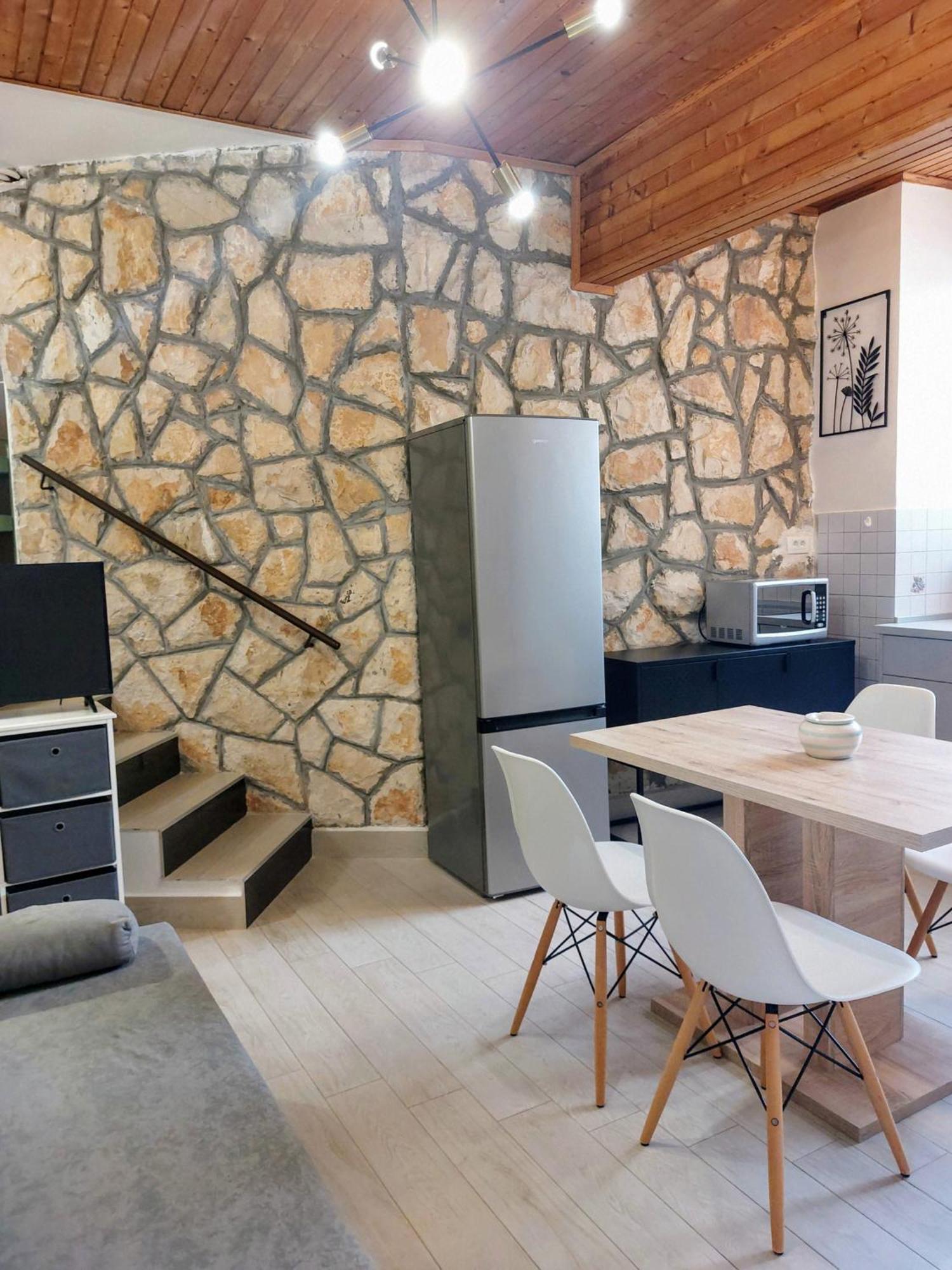 Apartment Kiwi ラバック エクステリア 写真